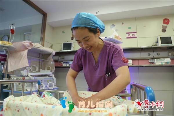 走近新生儿监护室护士：每天洗手消毒近百遍 用爱守护小天使”